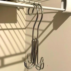 Hanging 4 hook belt hanger